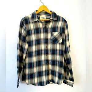 Field and Stream Women's Size Medium Blue Plaid Flannel Button Up Shirt